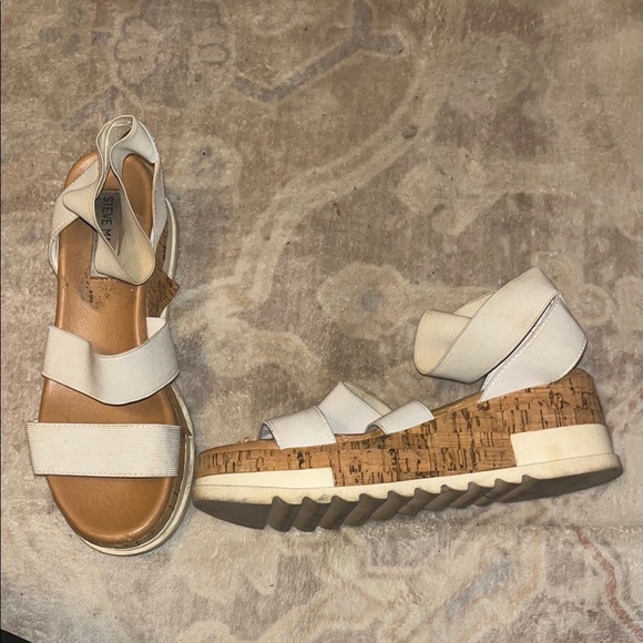(Not 5$) Steve Madden White Platform Sandals - Picture 1 of 5